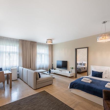 New Luxury Apt With Ac&Parking In The Center Of Prague Apartment Ngoại thất bức ảnh