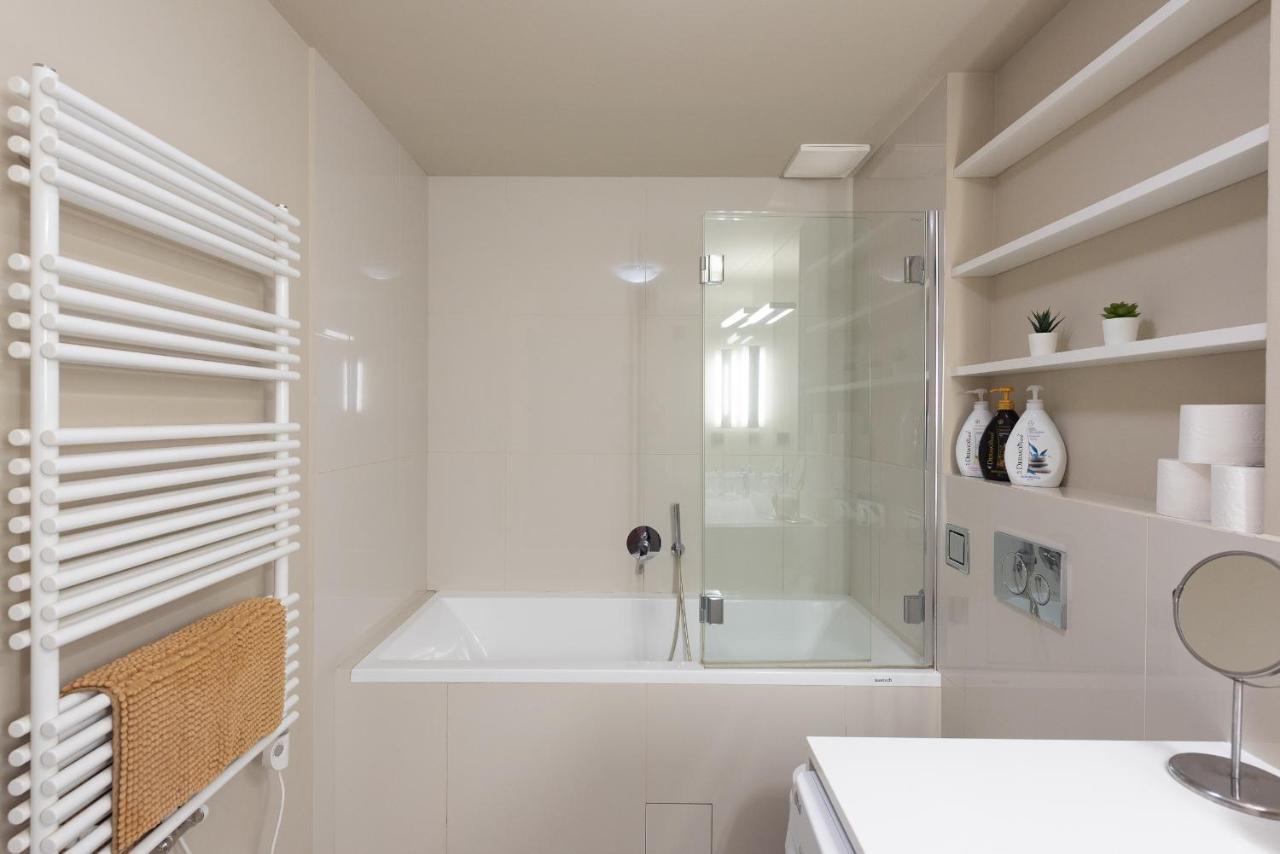 New Luxury Apt With Ac&Parking In The Center Of Prague Apartment Ngoại thất bức ảnh
